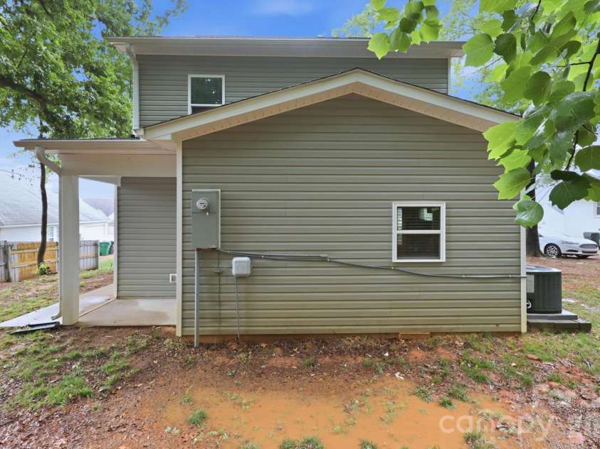 8625 Terra Cotta Drive, Charlotte, NC 28215.  MLS# CAR4387374, YatesRealty ID 27647. 