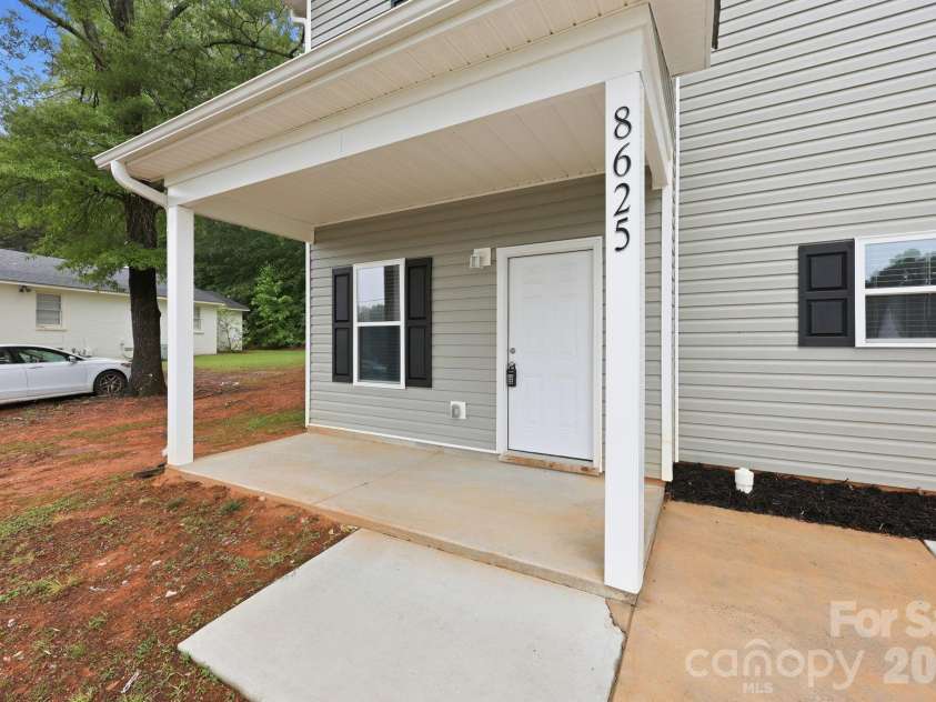 8625 Terra Cotta Drive, Charlotte, NC 28215.  MLS# CAR4387374, YatesRealty ID 27647. 
