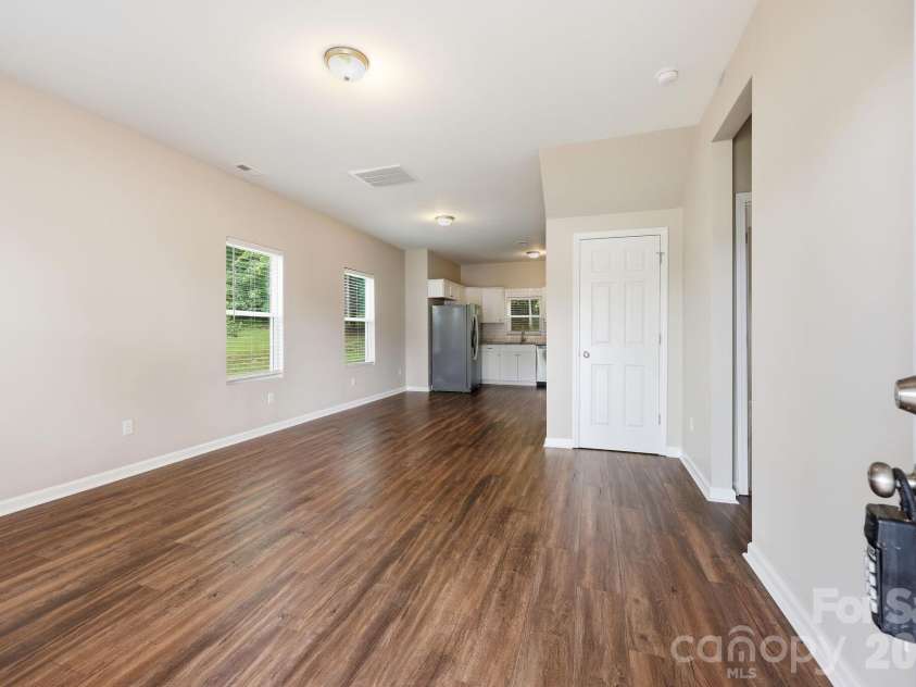 8625 Terra Cotta Drive, Charlotte, NC 28215.  MLS# CAR4387374, YatesRealty ID 27647. 