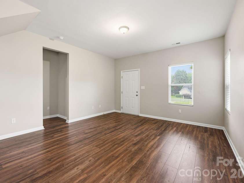 8625 Terra Cotta Drive, Charlotte, NC 28215.  MLS# CAR4387374, YatesRealty ID 27647. 