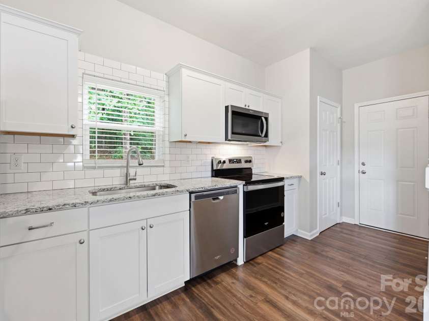 8625 Terra Cotta Drive, Charlotte, NC 28215.  MLS# CAR4387374, YatesRealty ID 27647. 