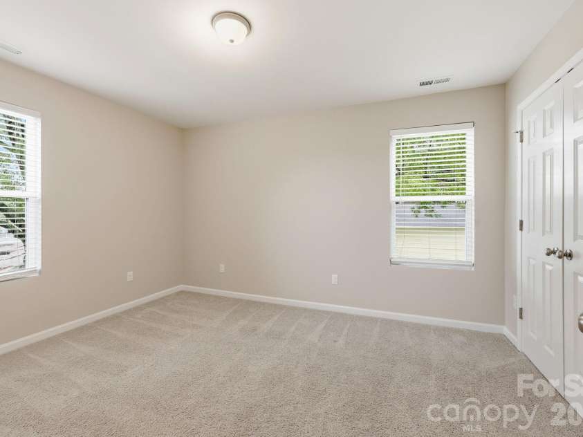 8625 Terra Cotta Drive, Charlotte, NC 28215.  MLS# CAR4387374, YatesRealty ID 27647. 