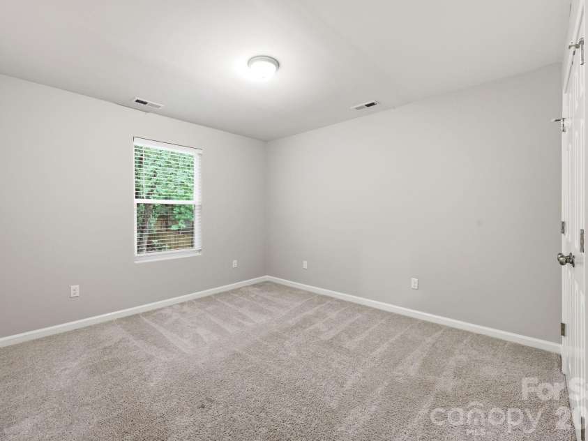 8625 Terra Cotta Drive, Charlotte, NC 28215.  MLS# CAR4387374, YatesRealty ID 27647. 