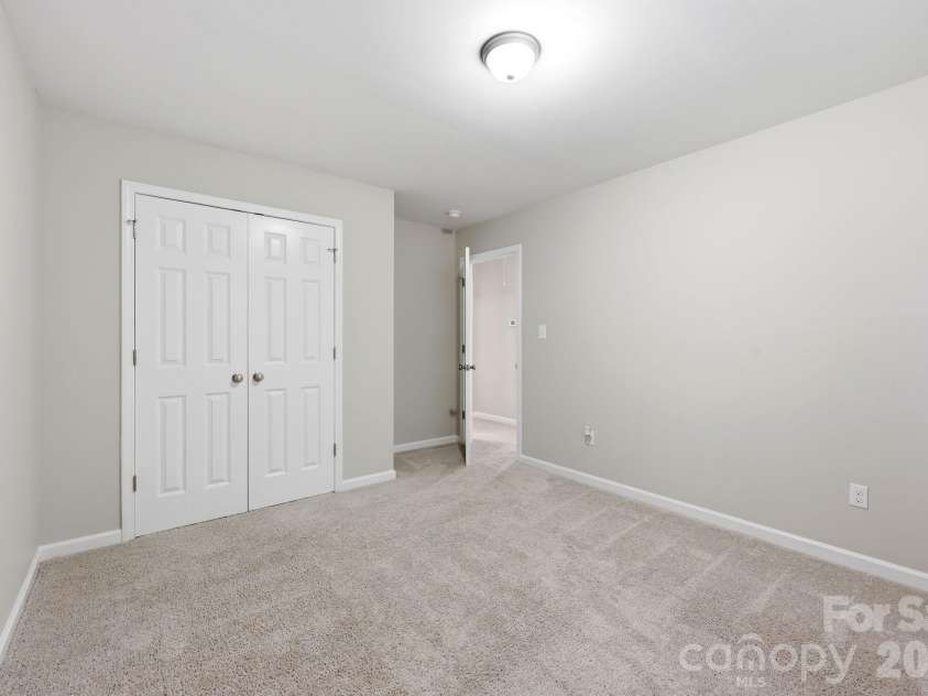 8625 Terra Cotta Drive, Charlotte, NC 28215.  MLS# CAR4387374, YatesRealty ID 27647. 