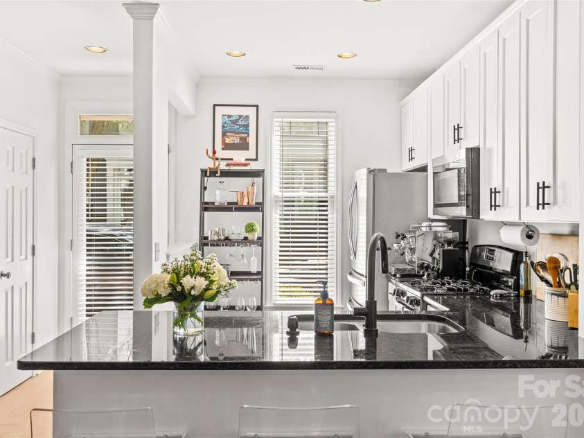 1536 Cleveland Avenue, Charlotte, NC 28203.  MLS# CAR4383112, YatesRealty ID 27649. 