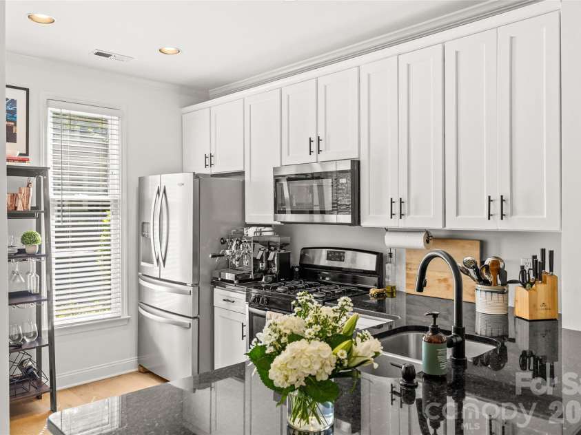 1536 Cleveland Avenue, Charlotte, NC 28203.  MLS# CAR4383112, YatesRealty ID 27649. 
