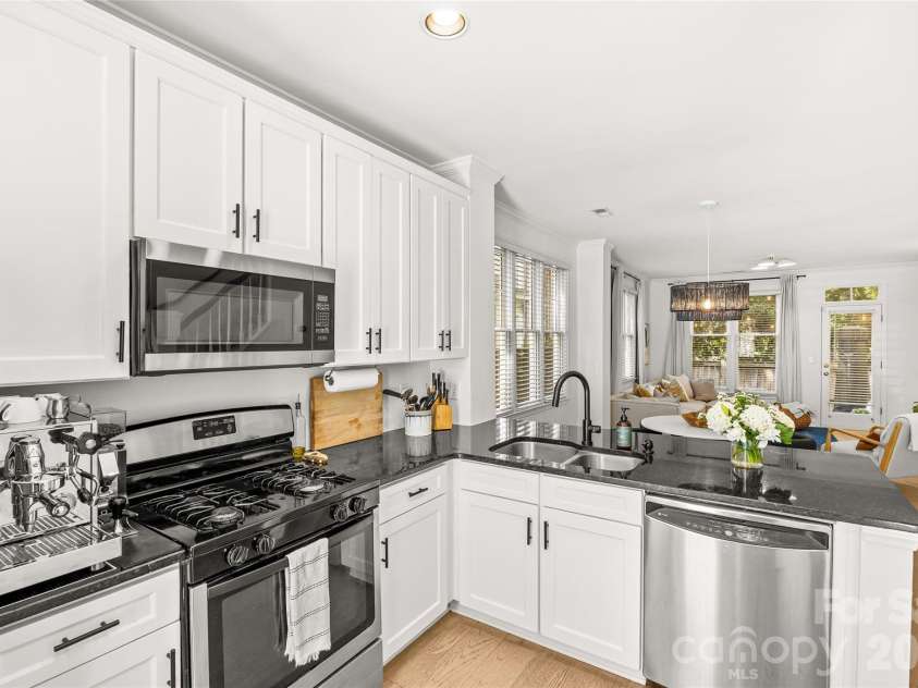 1536 Cleveland Avenue, Charlotte, NC 28203.  MLS# CAR4383112, YatesRealty ID 27649. 