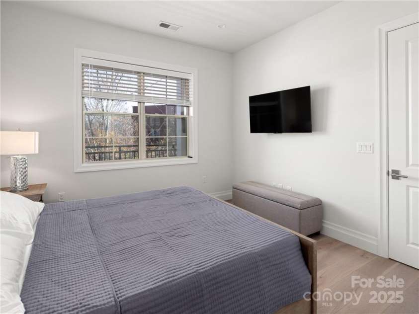 42 Schenck Parkway, Asheville, NC 28803.  MLS# CAR4285558, YatesRealty ID 2765. 