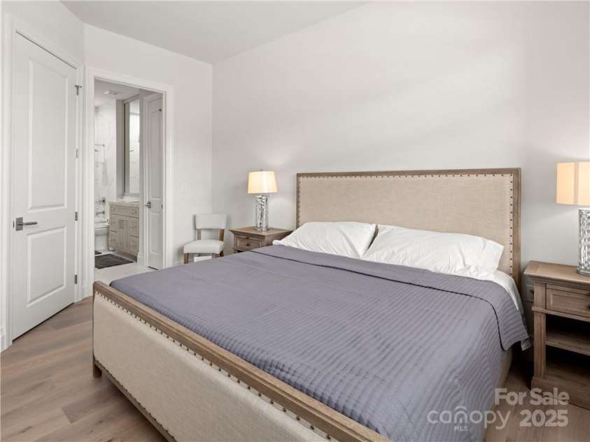 42 Schenck Parkway, Asheville, NC 28803.  MLS# CAR4285558, YatesRealty ID 2765. 