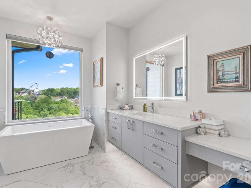 165 Israel Road, Leicester, NC 28748.  MLS# CAR4381403, YatesRealty ID 27651. Primary Bathroom