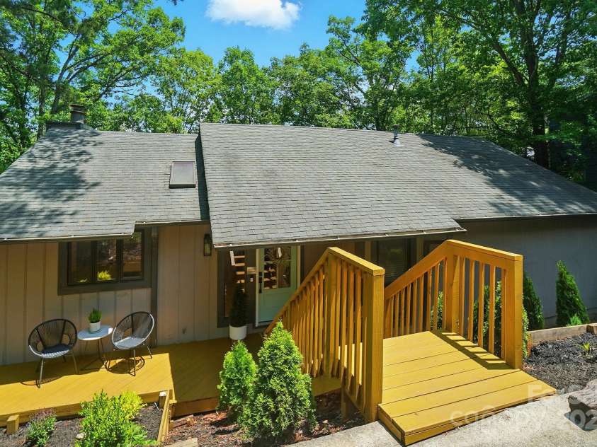 10043 Tepa Place, Tega Cay, SC 29708.  MLS# CAR4268623, YatesRealty ID 27653. 