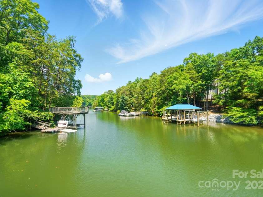 10043 Tepa Place, Tega Cay, SC 29708.  MLS# CAR4268623, YatesRealty ID 27653. 
