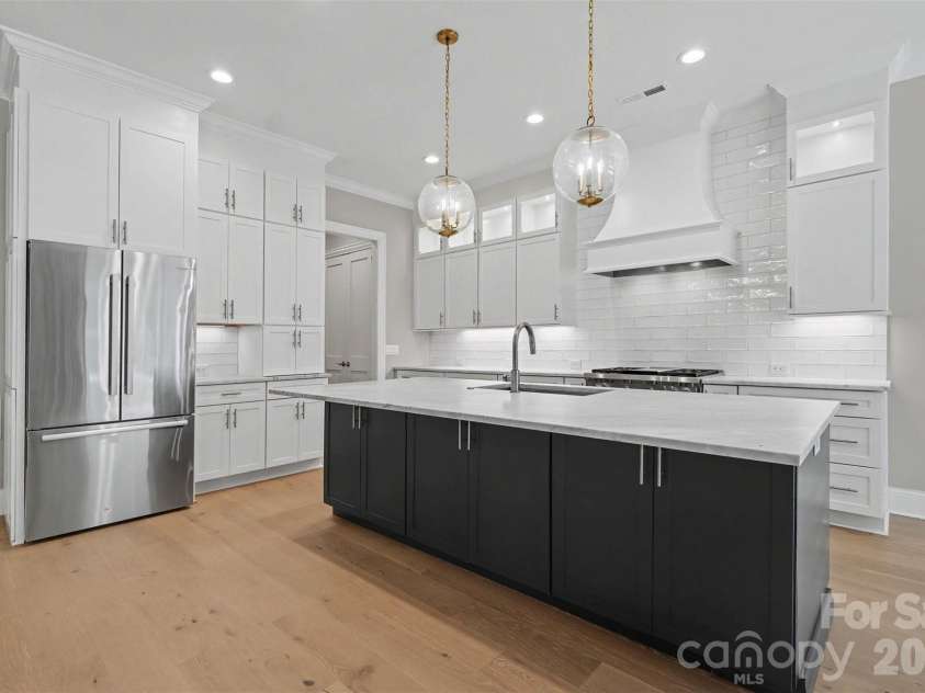 119 Thorncote Place, Charlotte, NC 28226.  MLS# CAR4327053, YatesRealty ID 27654. Kitchen