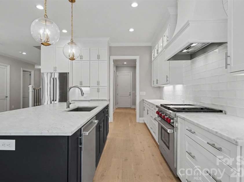 119 Thorncote Place, Charlotte, NC 28226.  MLS# CAR4327053, YatesRealty ID 27654. Kitchen
