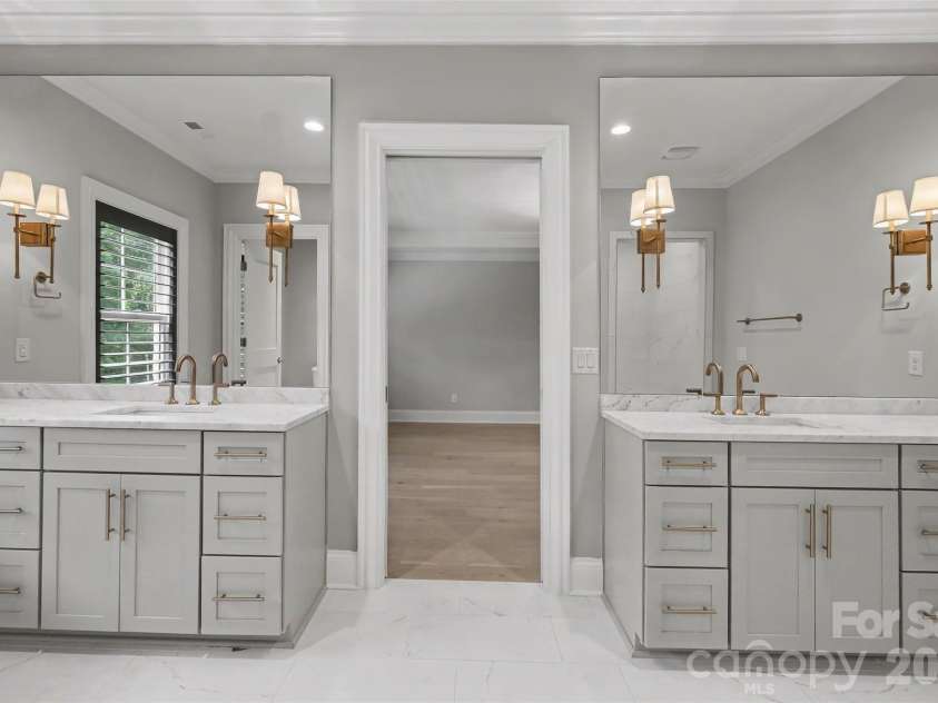 119 Thorncote Place, Charlotte, NC 28226.  MLS# CAR4327053, YatesRealty ID 27654. Primary Bathroom