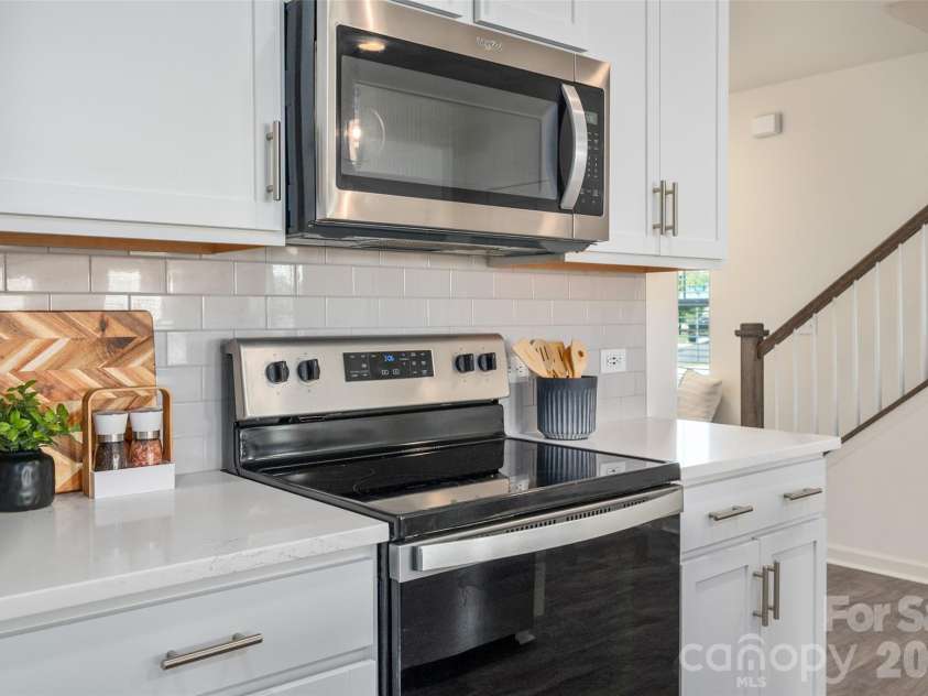 13205 Gadwal Pintail Drive, Charlotte, NC 28262.  MLS# CAR4380012, YatesRealty ID 27656. Enjoy subway tile backsplash and stainless steel appiances.