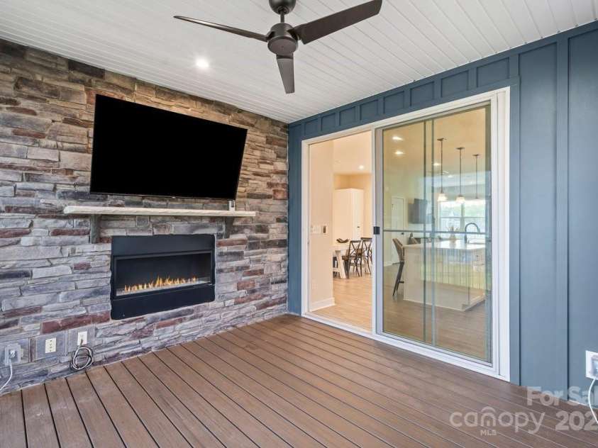 932 Portrush Lane, Tega Cay, SC 29708.  MLS# CAR4279795, YatesRealty ID 27656. 