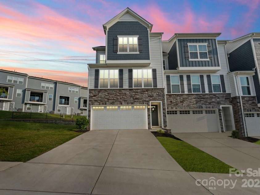 932 Portrush Lane, Tega Cay, SC 29708.  MLS# CAR4279795, YatesRealty ID 27656. 