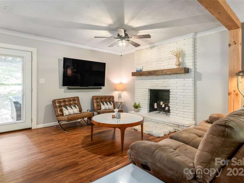 74 English Drive, Candler, NC 28715.  MLS# CAR4279672, YatesRealty ID 27657. 