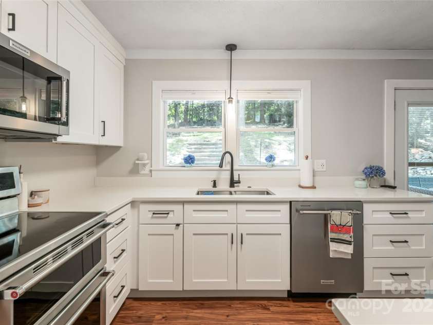 74 English Drive, Candler, NC 28715.  MLS# CAR4279672, YatesRealty ID 27657. 