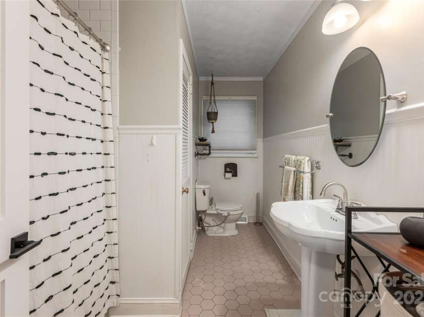 74 English Drive, Candler, NC 28715.  MLS# CAR4279672, YatesRealty ID 27657. 