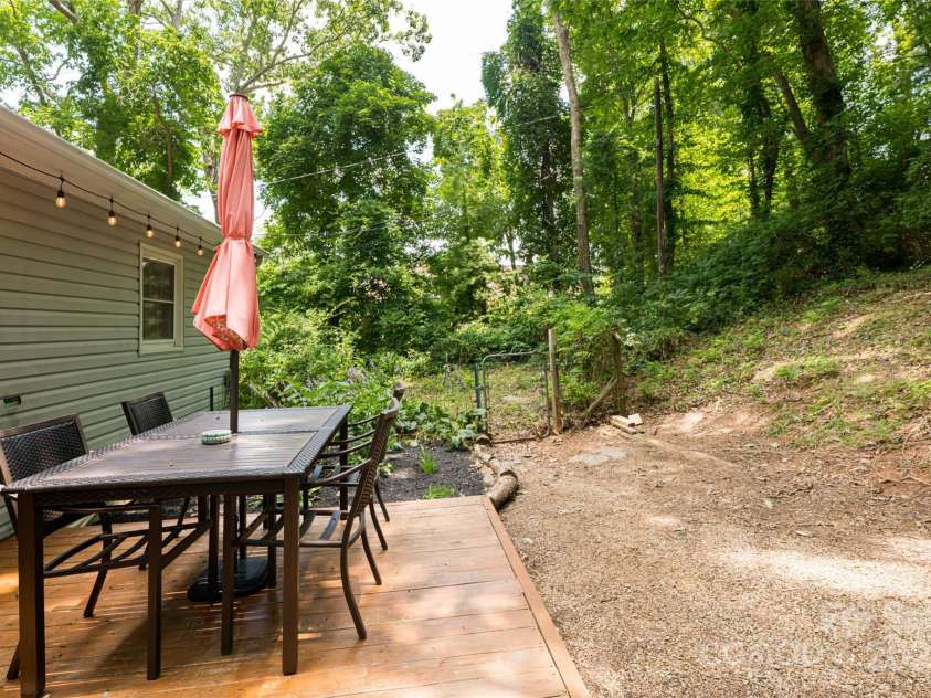 74 English Drive, Candler, NC 28715.  MLS# CAR4279672, YatesRealty ID 27657. 