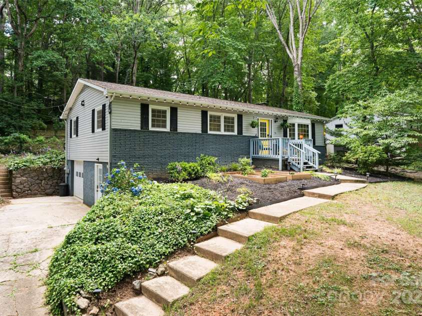 74 English Drive, Candler, NC 28715.  MLS# CAR4279672, YatesRealty ID 27657. 