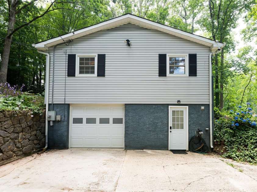 74 English Drive, Candler, NC 28715.  MLS# CAR4279672, YatesRealty ID 27657. 