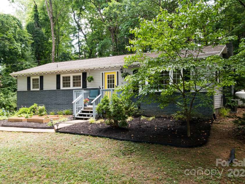 74 English Drive, Candler, NC 28715.  MLS# CAR4279672, YatesRealty ID 27657. 