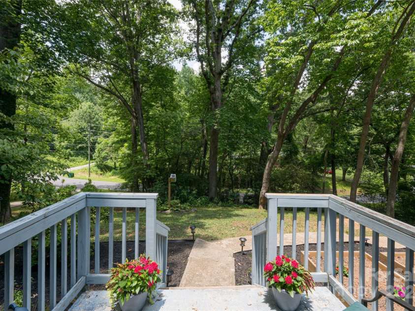 74 English Drive, Candler, NC 28715.  MLS# CAR4279672, YatesRealty ID 27657. 