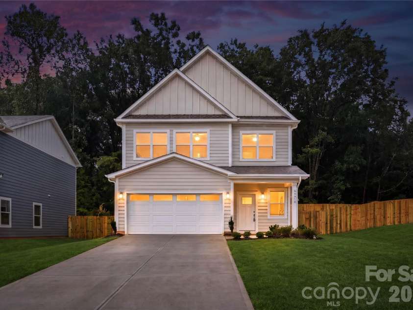 9218 Pinenoll Lane, Charlotte, NC 28215.  MLS# CAR4376745, YatesRealty ID 27657. 