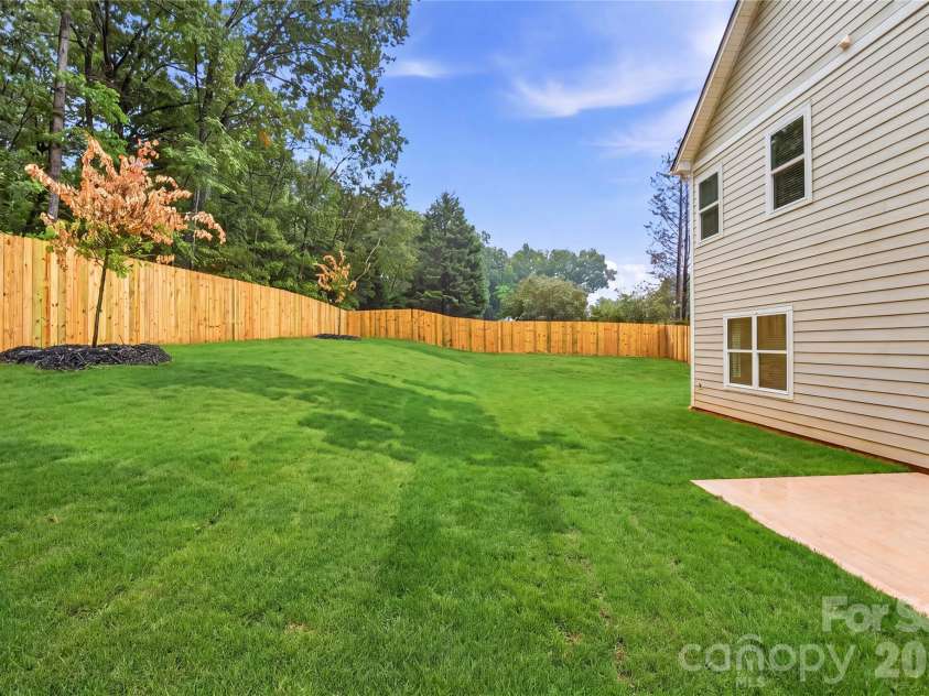 9218 Pinenoll Lane, Charlotte, NC 28215.  MLS# CAR4376745, YatesRealty ID 27657. 