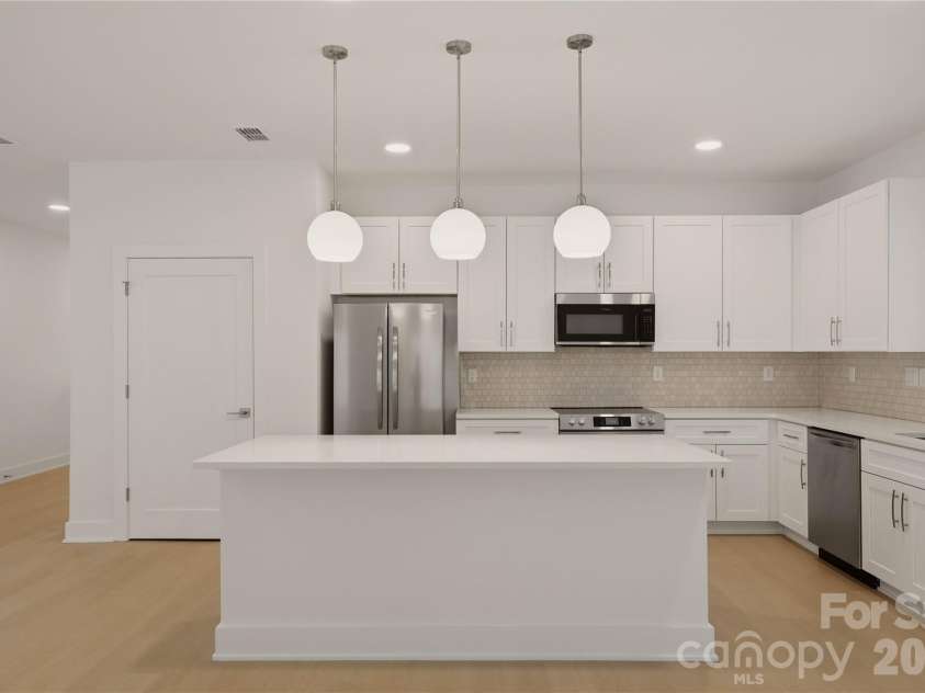 9218 Pinenoll Lane, Charlotte, NC 28215.  MLS# CAR4376745, YatesRealty ID 27657. 