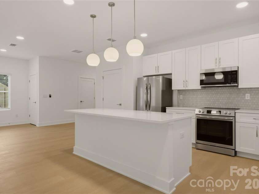 9218 Pinenoll Lane, Charlotte, NC 28215.  MLS# CAR4376745, YatesRealty ID 27657. 