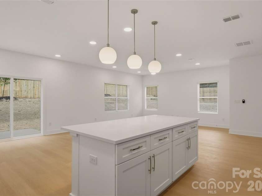 9218 Pinenoll Lane, Charlotte, NC 28215.  MLS# CAR4376745, YatesRealty ID 27657. 