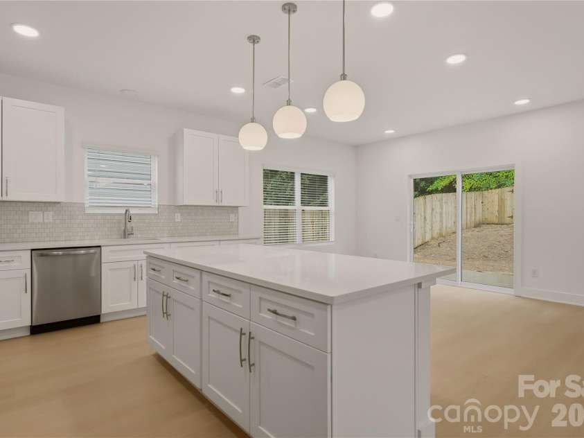 9218 Pinenoll Lane, Charlotte, NC 28215.  MLS# CAR4376745, YatesRealty ID 27657. 