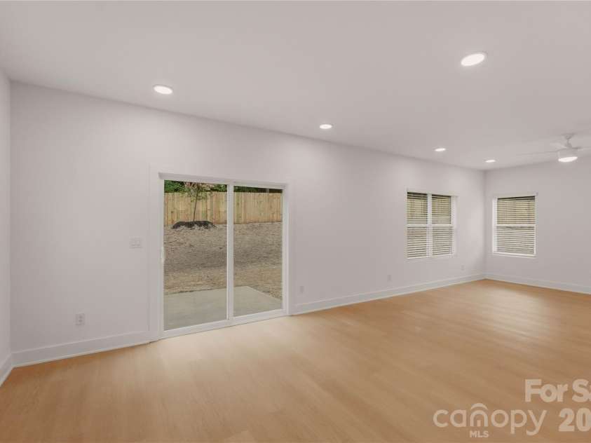 9218 Pinenoll Lane, Charlotte, NC 28215.  MLS# CAR4376745, YatesRealty ID 27657. 