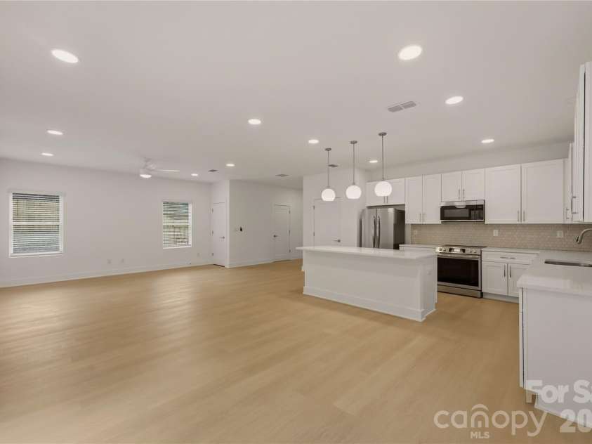 9218 Pinenoll Lane, Charlotte, NC 28215.  MLS# CAR4376745, YatesRealty ID 27657. 