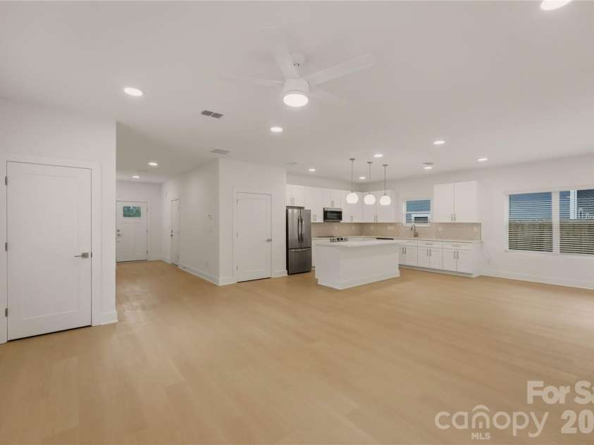 9218 Pinenoll Lane, Charlotte, NC 28215.  MLS# CAR4376745, YatesRealty ID 27657. 