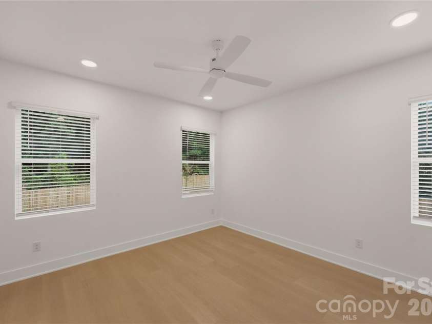 9218 Pinenoll Lane, Charlotte, NC 28215.  MLS# CAR4376745, YatesRealty ID 27657. 