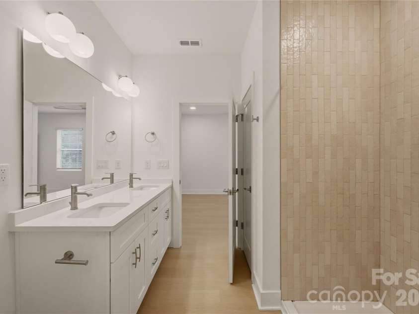 9218 Pinenoll Lane, Charlotte, NC 28215.  MLS# CAR4376745, YatesRealty ID 27657. 