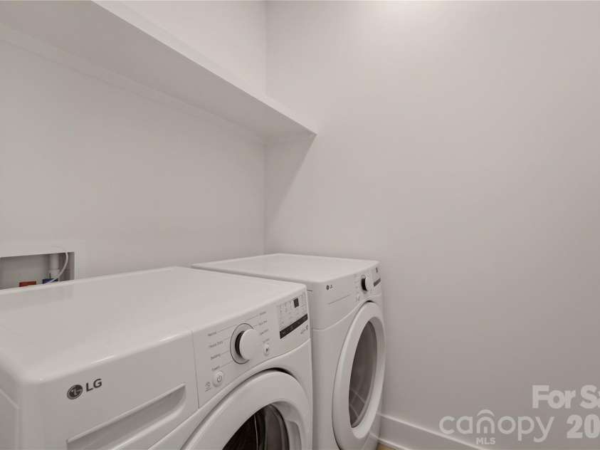 9218 Pinenoll Lane, Charlotte, NC 28215.  MLS# CAR4376745, YatesRealty ID 27657. 