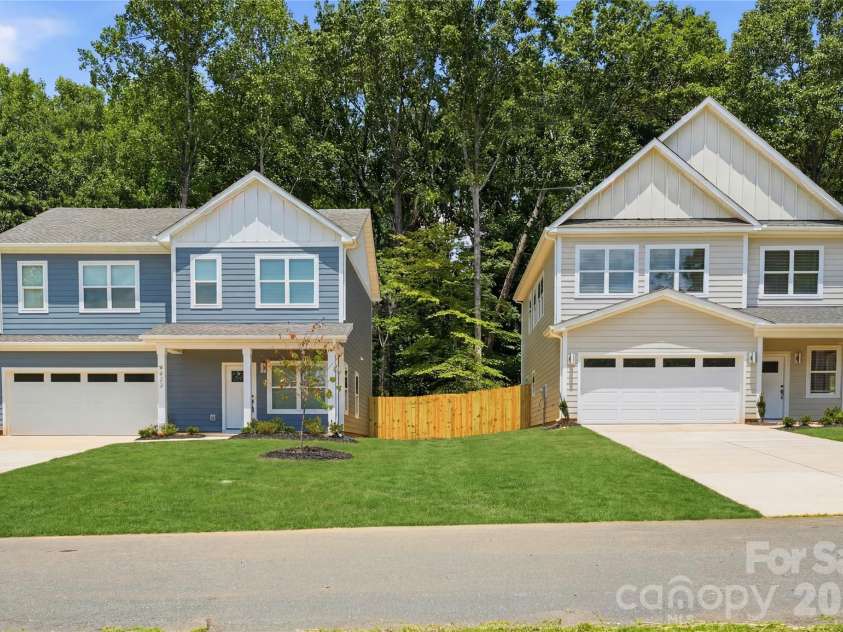 9218 Pinenoll Lane, Charlotte, NC 28215.  MLS# CAR4376745, YatesRealty ID 27657. 