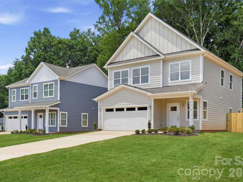 9218 Pinenoll Lane, Charlotte, NC 28215.  MLS# CAR4376745, YatesRealty ID 27657. 