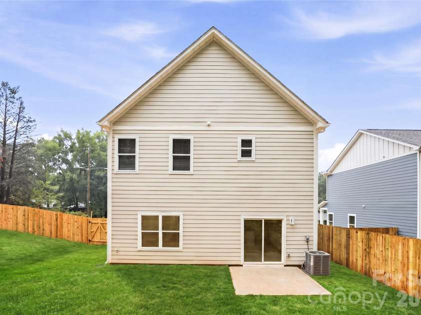 9218 Pinenoll Lane, Charlotte, NC 28215.  MLS# CAR4376745, YatesRealty ID 27657. 