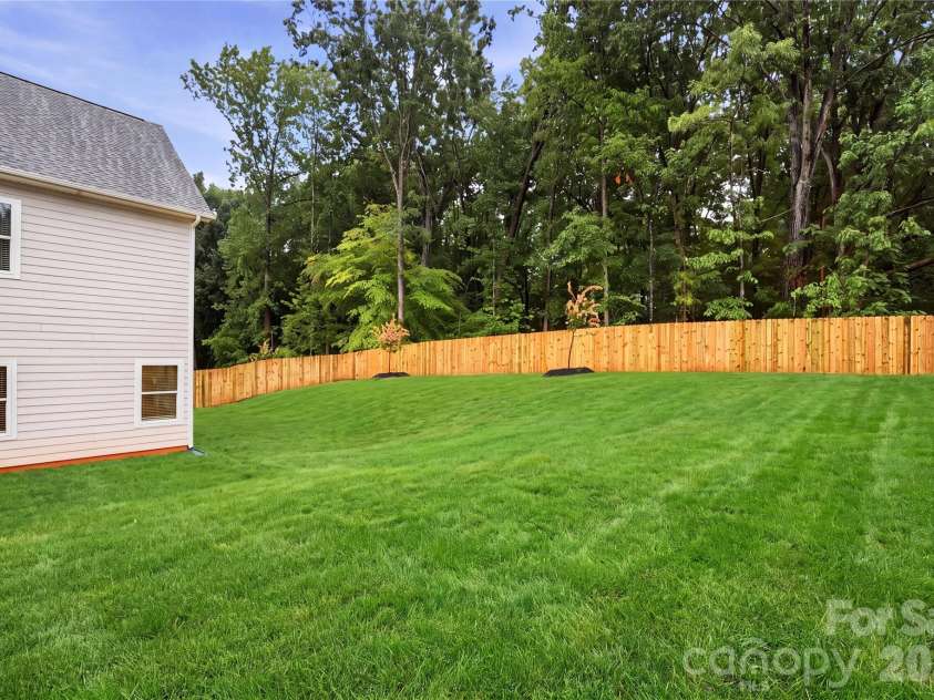 9218 Pinenoll Lane, Charlotte, NC 28215.  MLS# CAR4376745, YatesRealty ID 27657. 