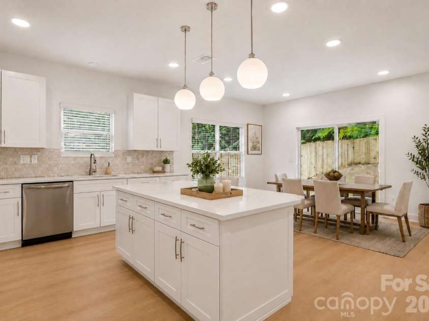 9218 Pinenoll Lane, Charlotte, NC 28215.  MLS# CAR4376745, YatesRealty ID 27657. 