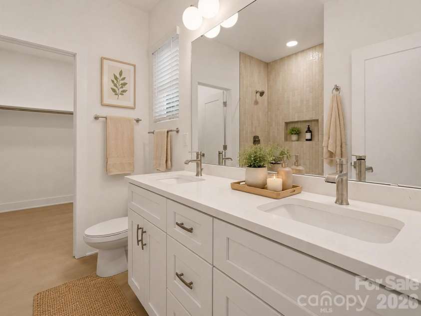 9218 Pinenoll Lane, Charlotte, NC 28215.  MLS# CAR4376745, YatesRealty ID 27657. 