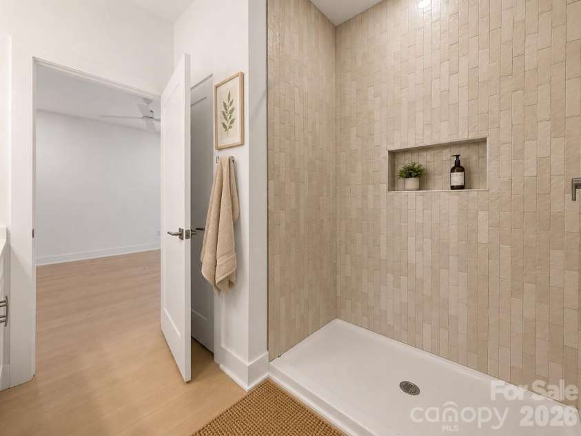 9218 Pinenoll Lane, Charlotte, NC 28215.  MLS# CAR4376745, YatesRealty ID 27657. 
