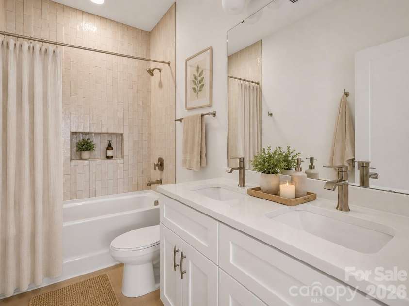 9218 Pinenoll Lane, Charlotte, NC 28215.  MLS# CAR4376745, YatesRealty ID 27657. 
